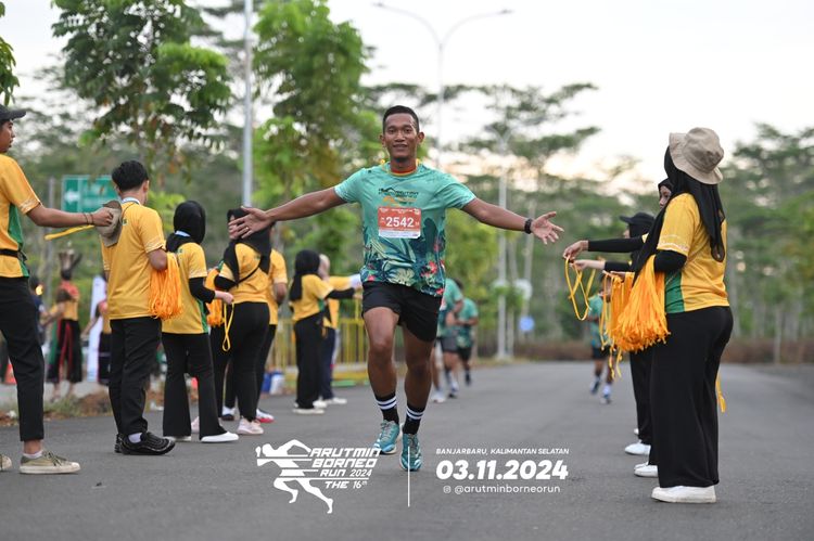 Race photo from Arutmin Borneo Run 2024