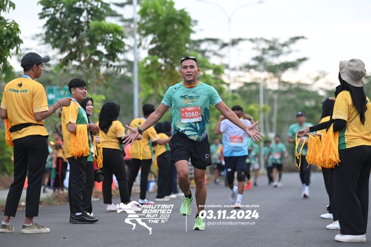 Race photo from Arutmin Borneo Run 2024