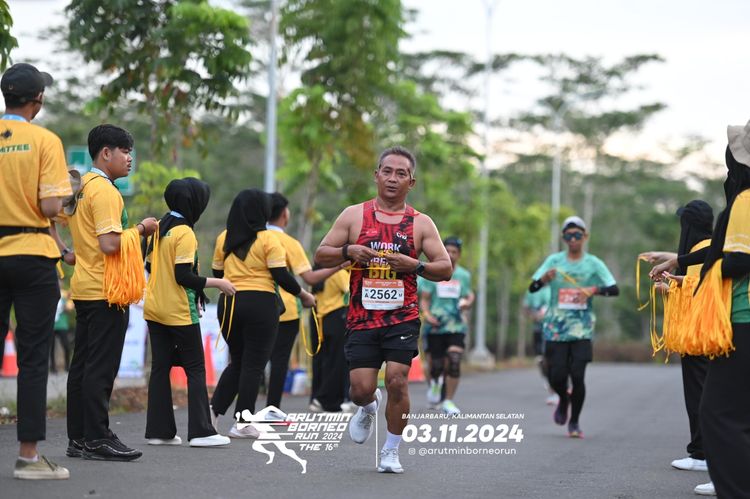 Race photo from Arutmin Borneo Run 2024