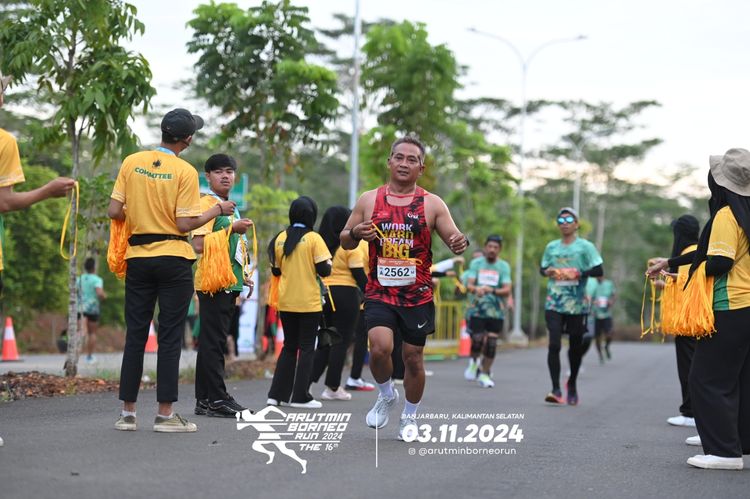 Race photo from Arutmin Borneo Run 2024