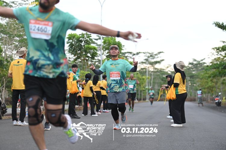 Race photo from Arutmin Borneo Run 2024