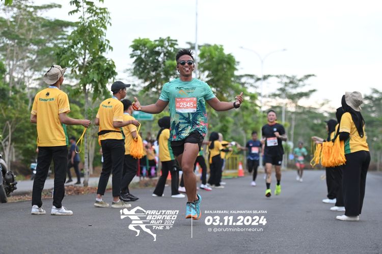 Race photo from Arutmin Borneo Run 2024