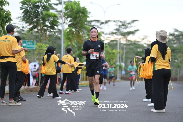 Race photo from Arutmin Borneo Run 2024