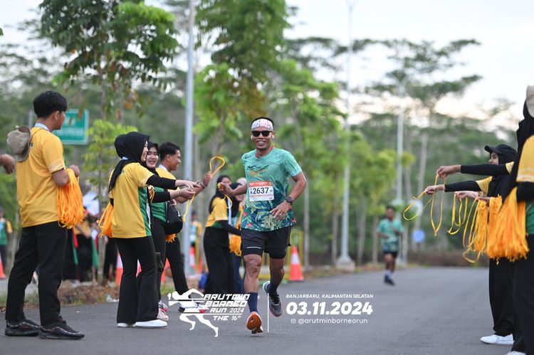 Race photo from Arutmin Borneo Run 2024