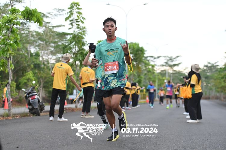 Race photo from Arutmin Borneo Run 2024