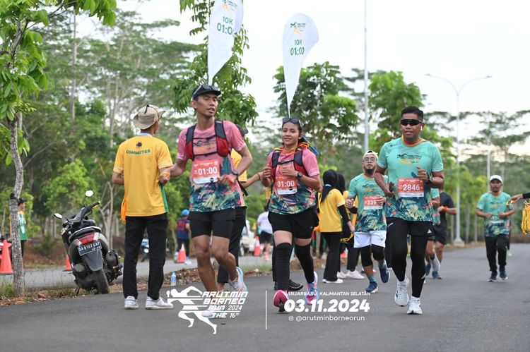 Race photo from Arutmin Borneo Run 2024