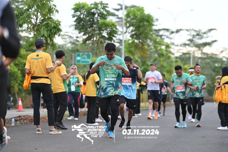 Race photo from Arutmin Borneo Run 2024
