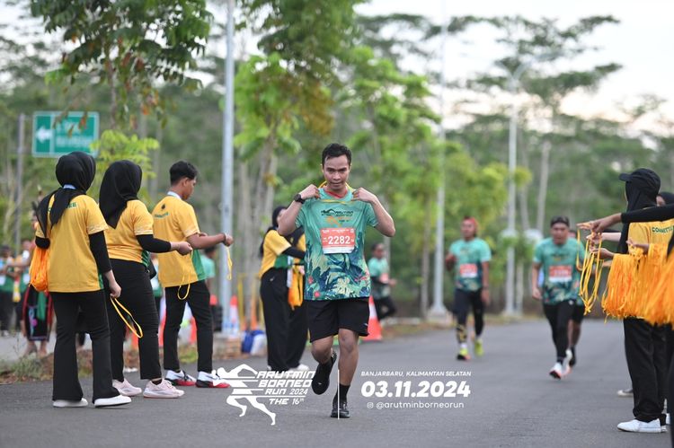 Race photo from Arutmin Borneo Run 2024