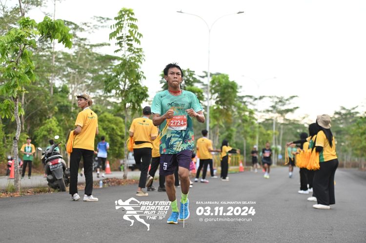 Race photo from Arutmin Borneo Run 2024