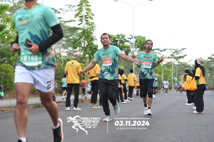 Race photo from Arutmin Borneo Run 2024