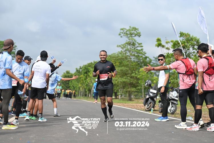Race photo from Arutmin Borneo Run 2024