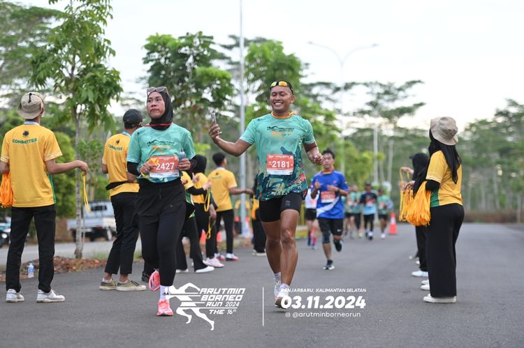 Race photo from Arutmin Borneo Run 2024