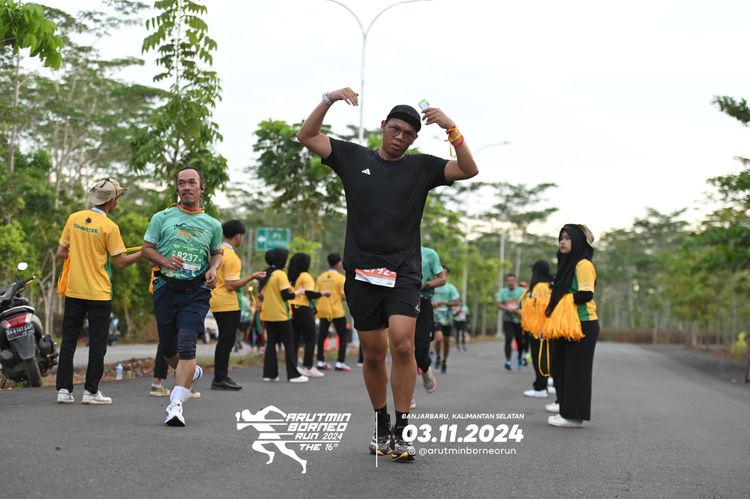 Race photo from Arutmin Borneo Run 2024