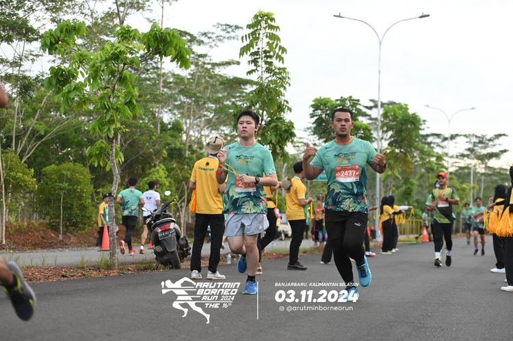 Race photo from Arutmin Borneo Run 2024