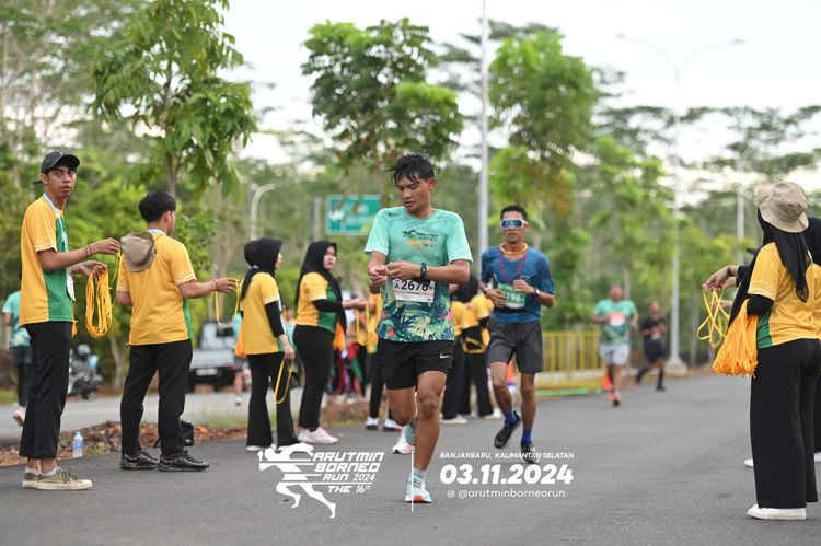 Race photo from Arutmin Borneo Run 2024