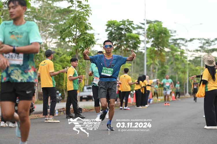 Race photo from Arutmin Borneo Run 2024