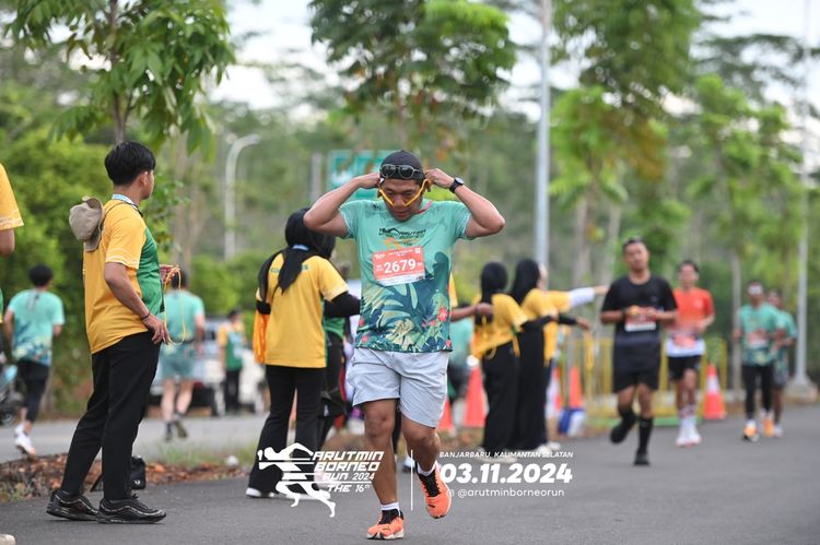 Race photo from Arutmin Borneo Run 2024