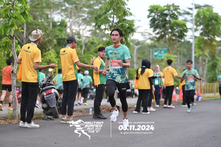 Race photo from Arutmin Borneo Run 2024