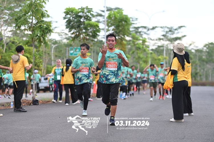 Race photo from Arutmin Borneo Run 2024