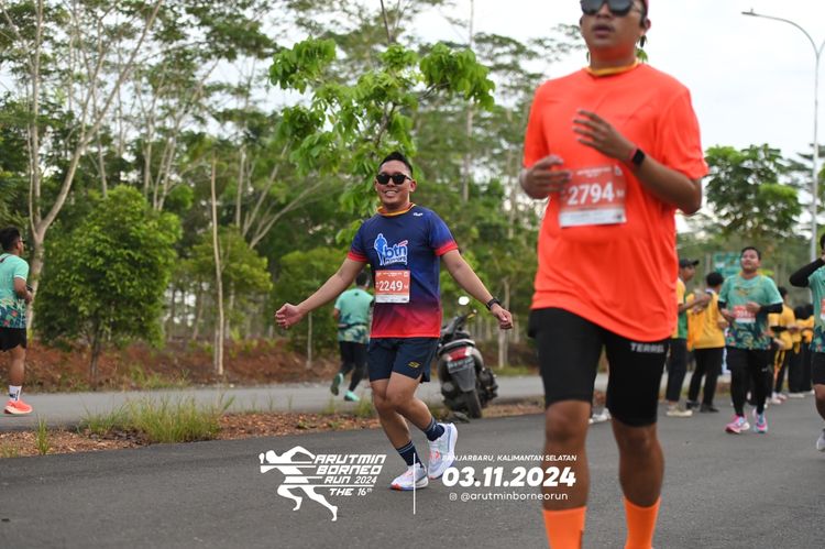 Race photo from Arutmin Borneo Run 2024