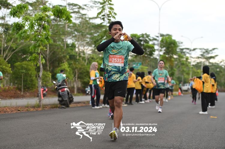 Race photo from Arutmin Borneo Run 2024