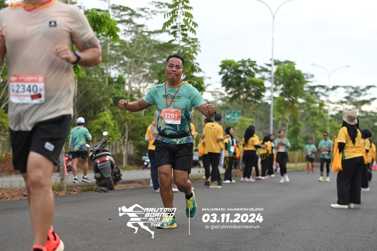 Race photo from Arutmin Borneo Run 2024