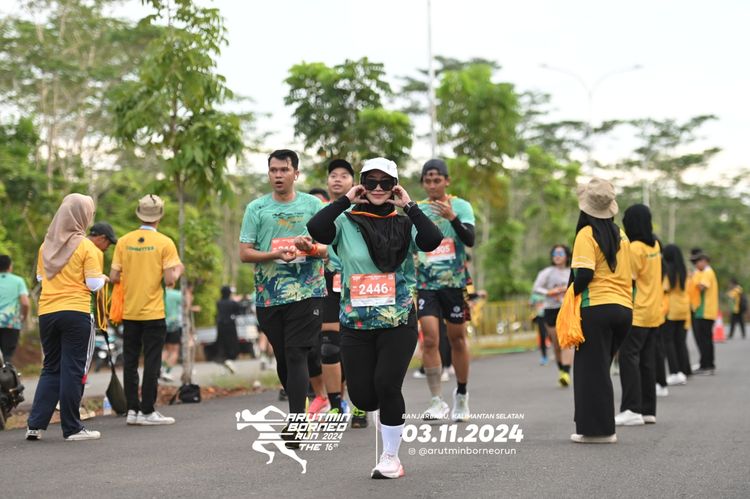 Race photo from Arutmin Borneo Run 2024