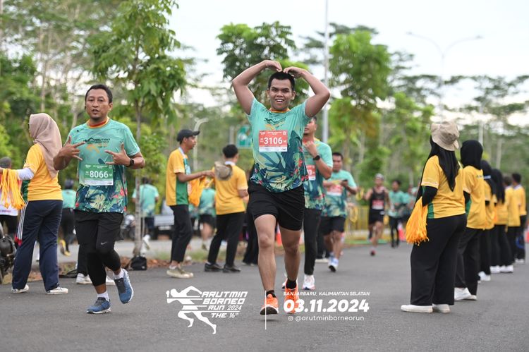 Race photo from Arutmin Borneo Run 2024