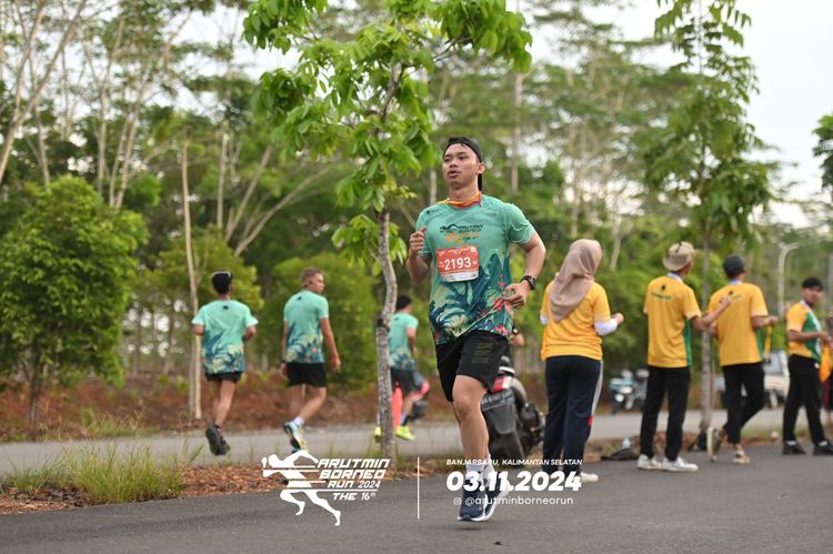 Race photo from Arutmin Borneo Run 2024