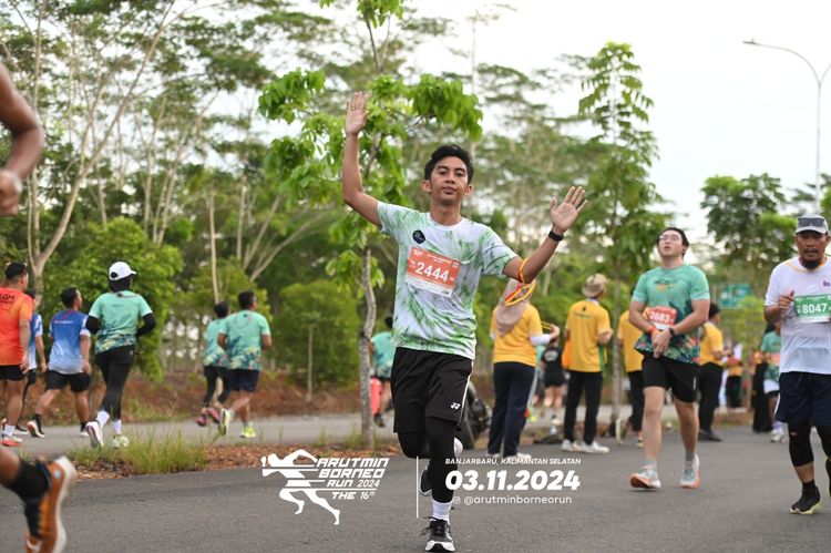 Race photo from Arutmin Borneo Run 2024