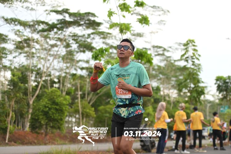 Race photo from Arutmin Borneo Run 2024