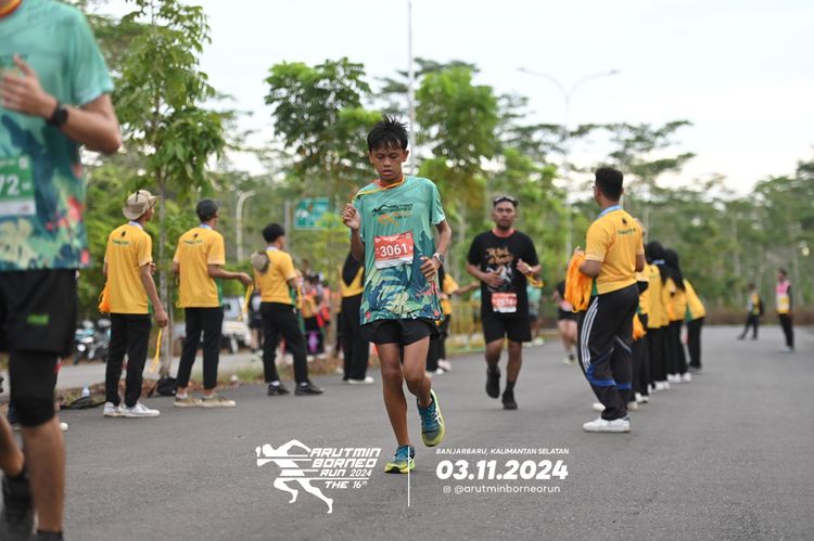 Race photo from Arutmin Borneo Run 2024