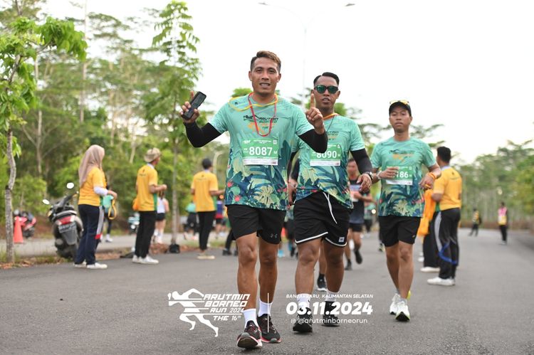 Race photo from Arutmin Borneo Run 2024