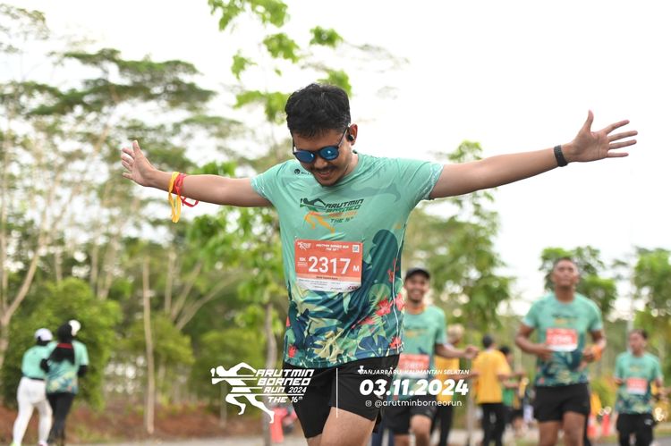 Race photo from Arutmin Borneo Run 2024