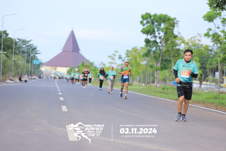 Race photo from Arutmin Borneo Run 2024