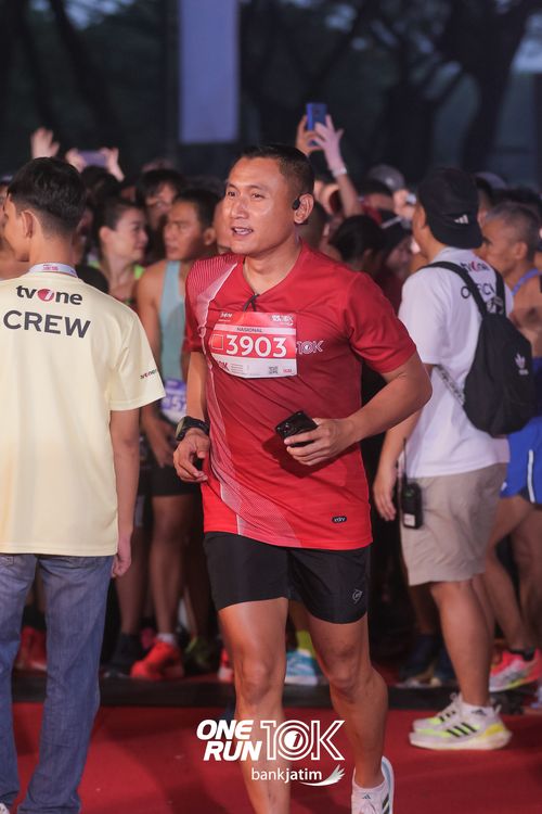 Race photo from ONE RUN 10 K