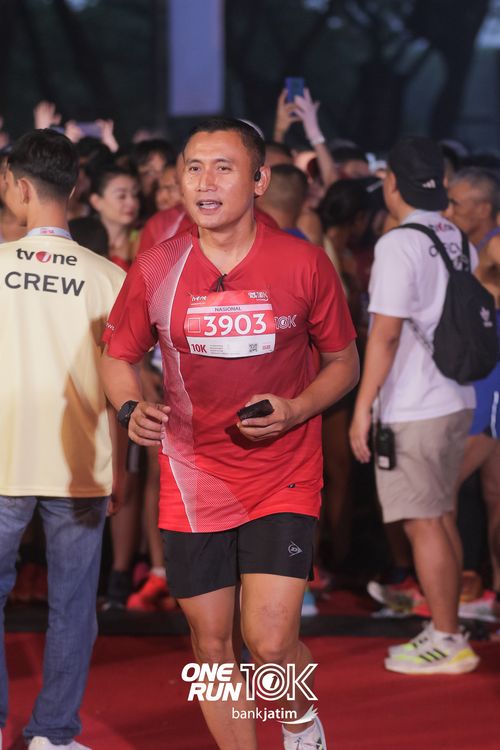 Race photo from ONE RUN 10 K