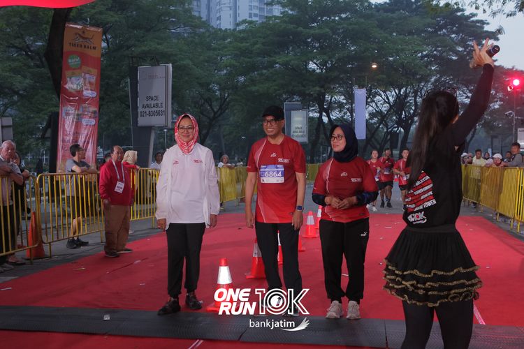 Race photo from ONE RUN 10 K