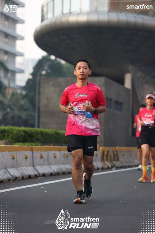 Race photo from Smartfren Run 2025 