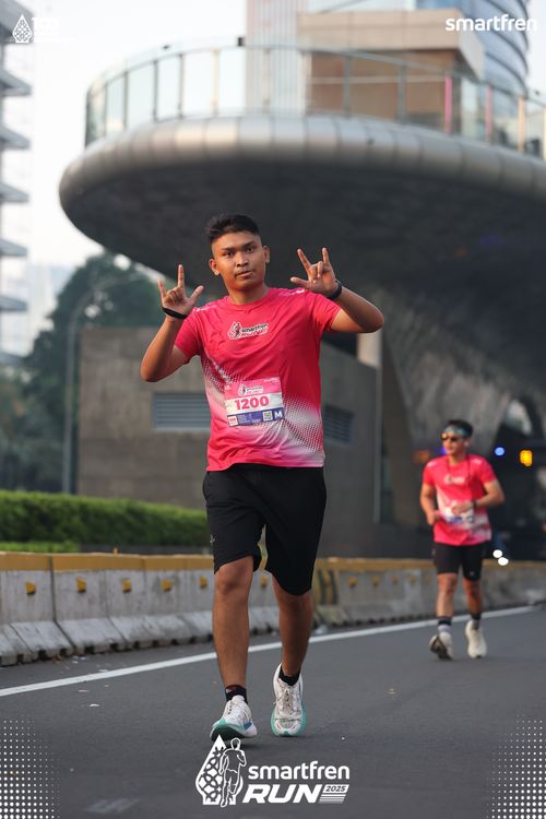 Race photo from Smartfren Run 2025 