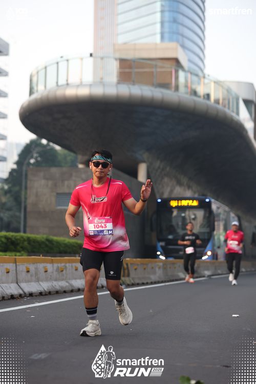 Race photo from Smartfren Run 2025 