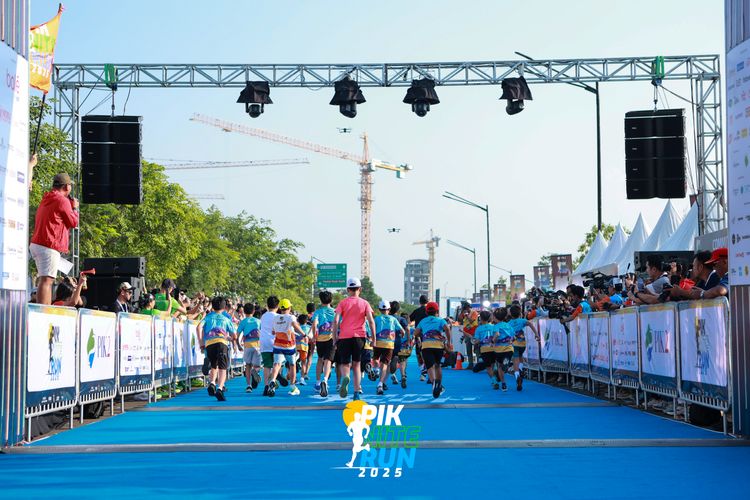 Race photo from PIK NITE RUN 2025