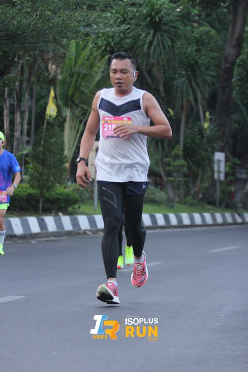 Race photo from Isoplus Run 2024 Surabaya