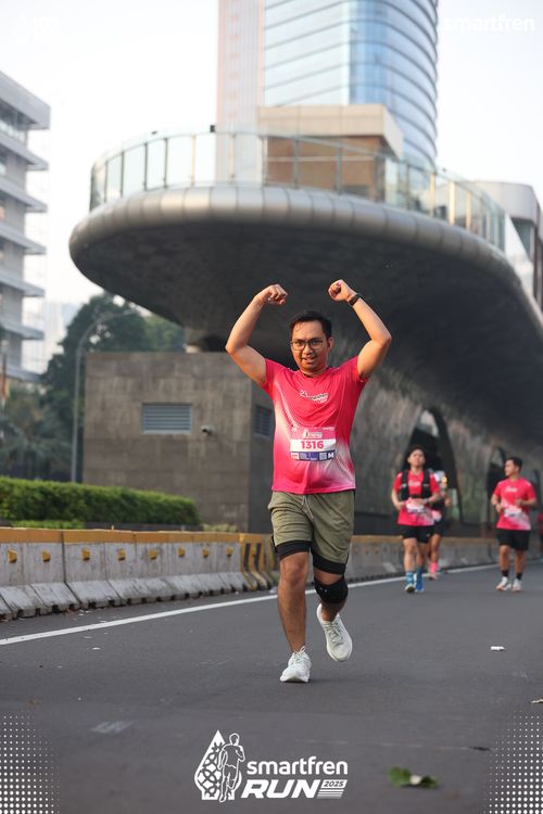 Race photo from Smartfren Run 2025 