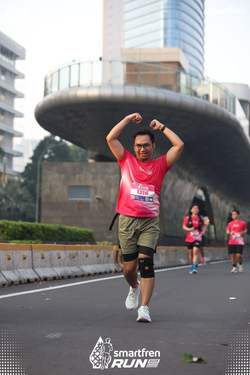 Race photo from Smartfren Run 2025 