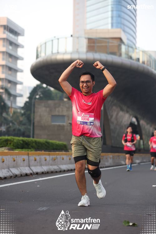 Race photo from Smartfren Run 2025 