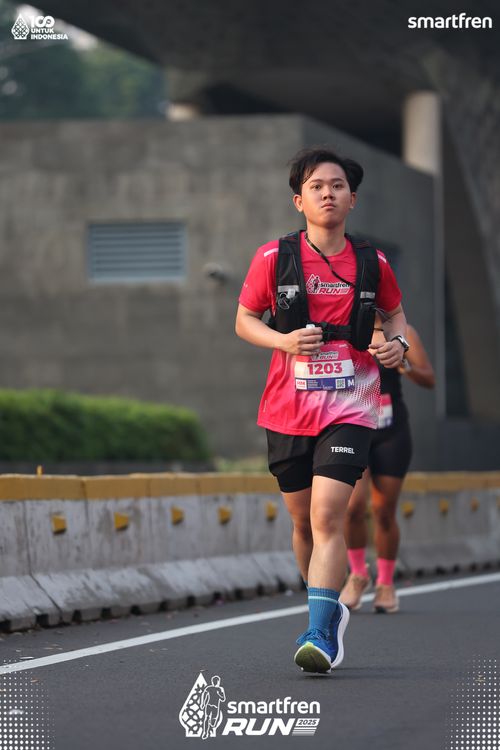 Race photo from Smartfren Run 2025 