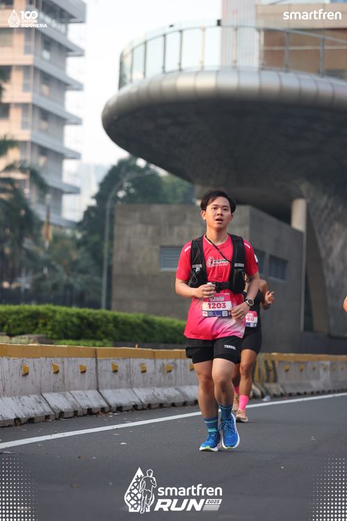 Race photo from Smartfren Run 2025 