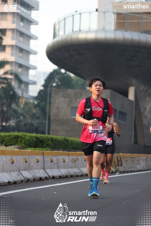Race photo from Smartfren Run 2025 