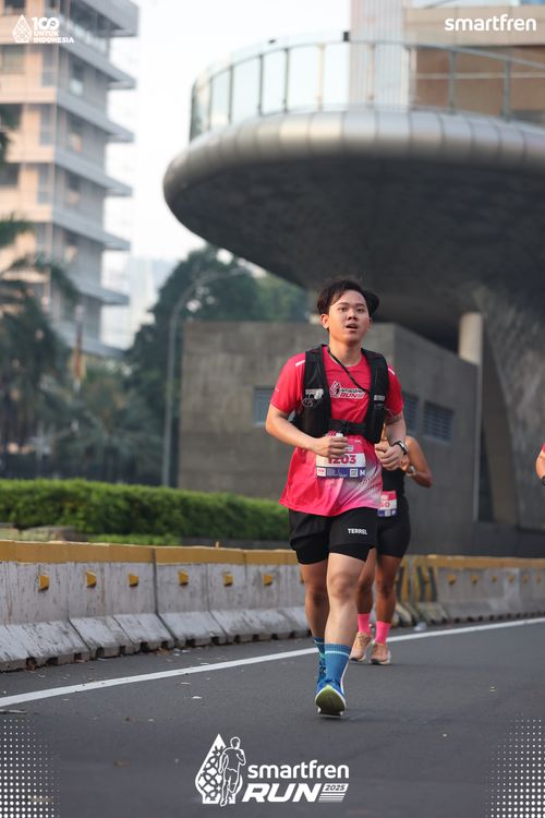 Race photo from Smartfren Run 2025 